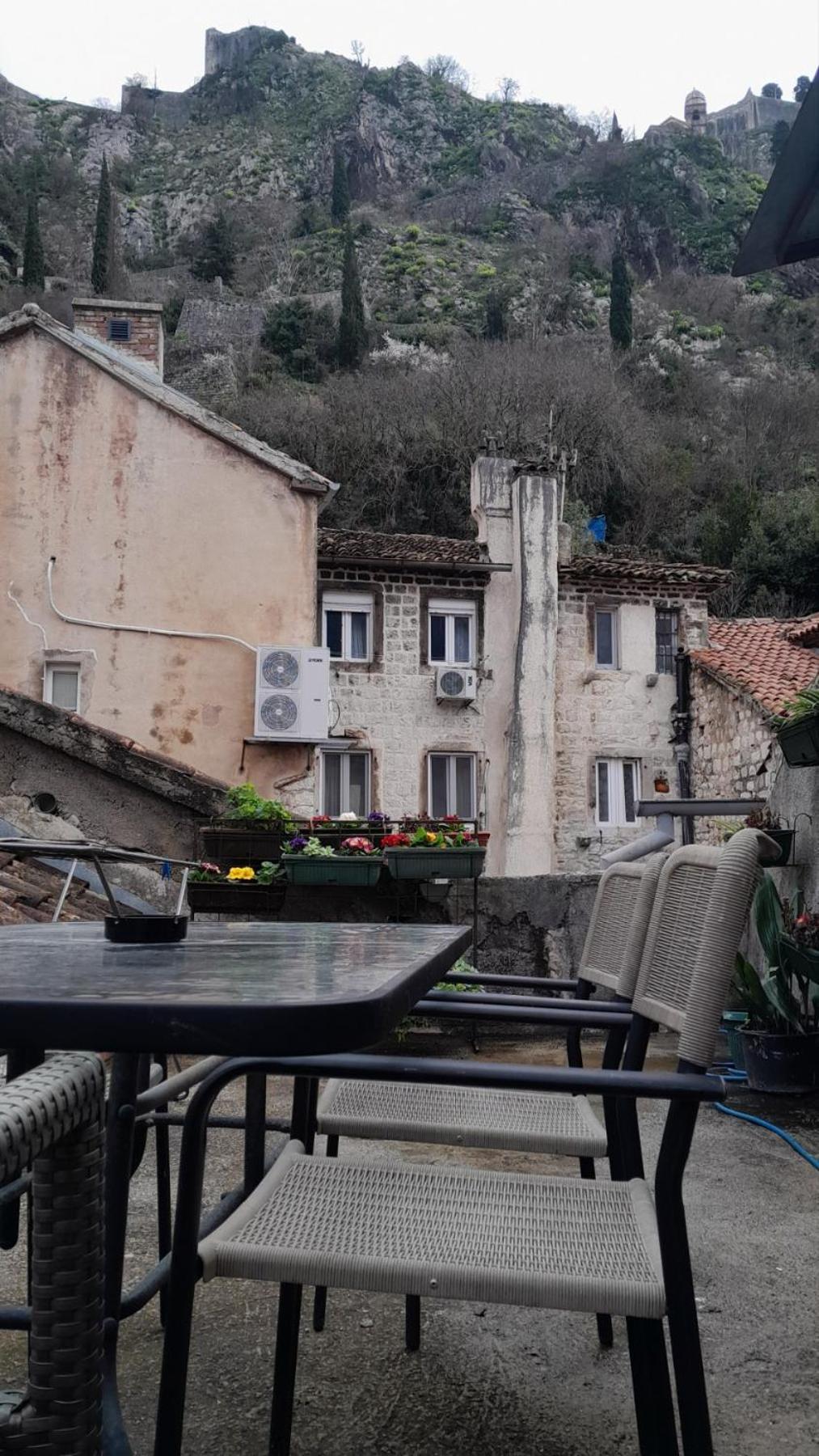 Nada'S Room With Terrace Kotor Buitenkant foto